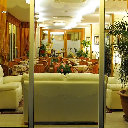 Hotel Al Prater Линяно Сабиадоро Екстериор снимка