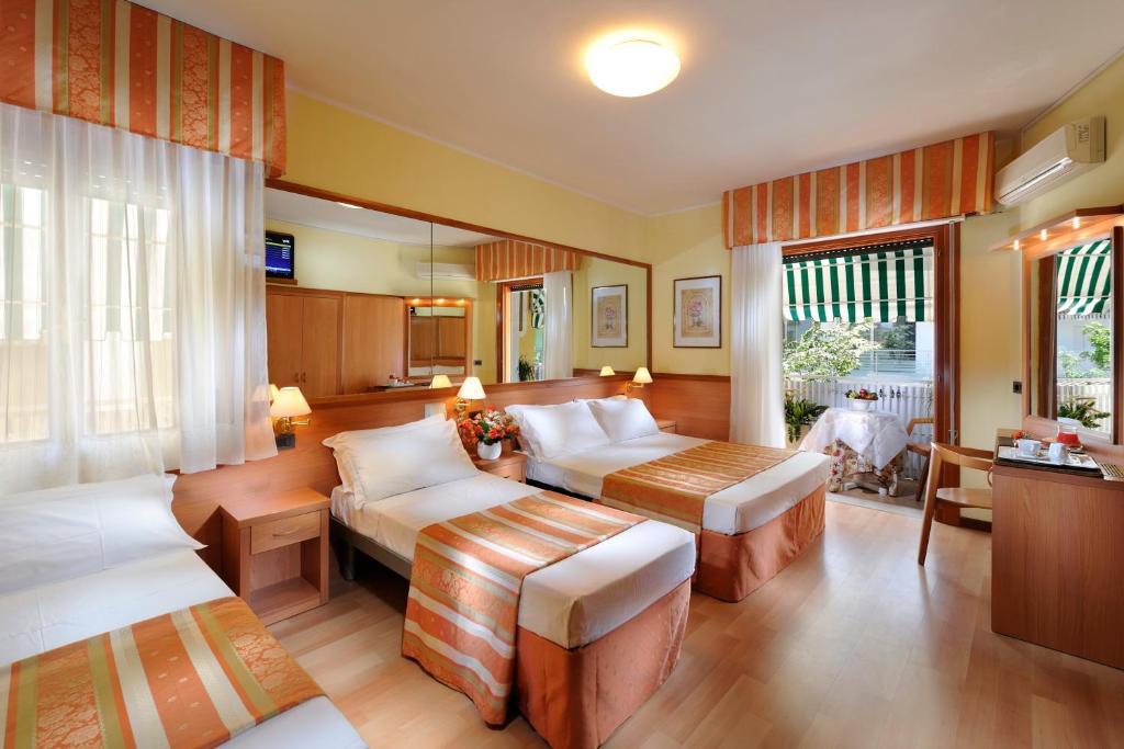 Hotel Al Prater Линяно Сабиадоро Стая снимка