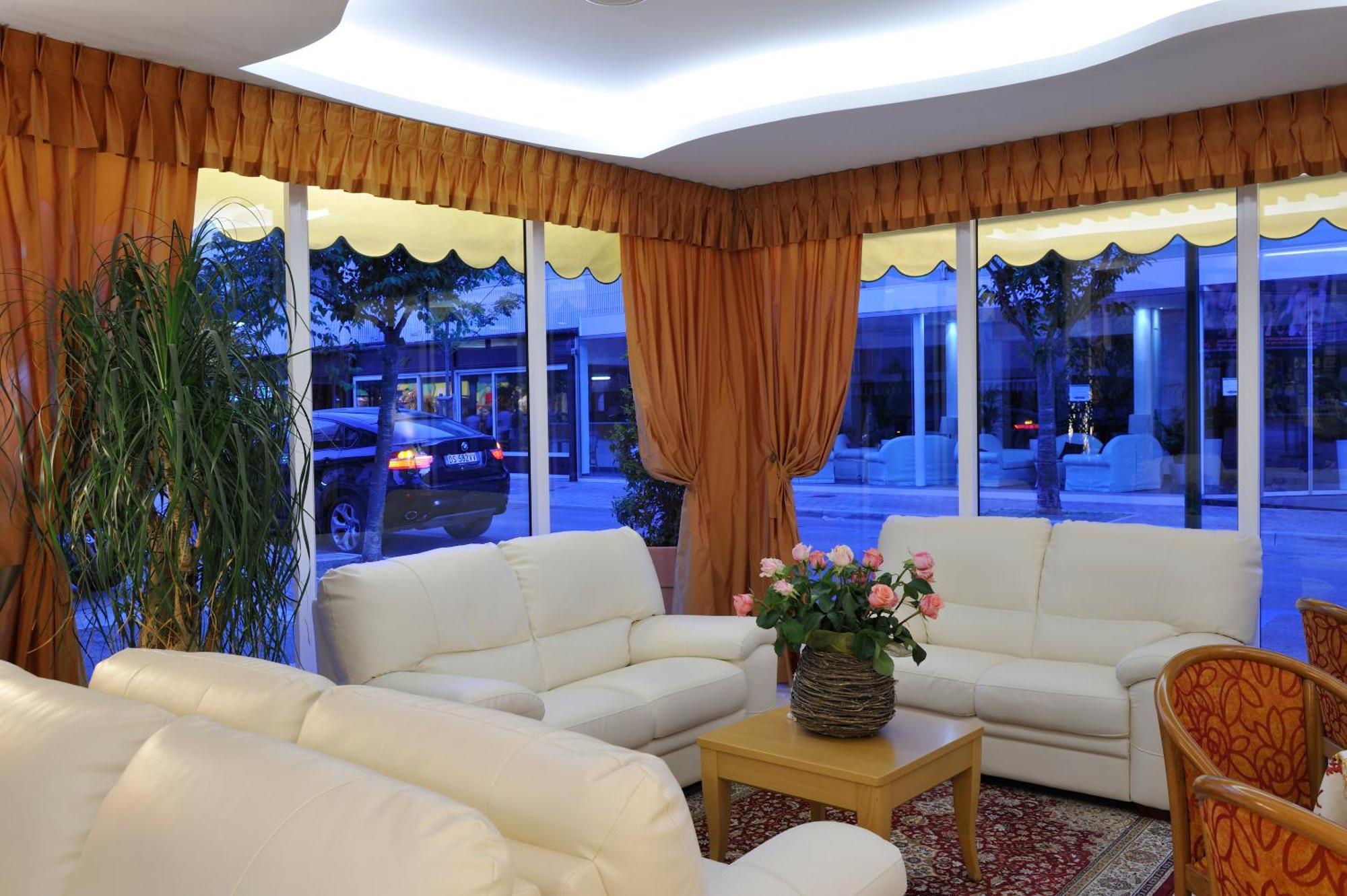 Hotel Al Prater Линяно Сабиадоро Екстериор снимка