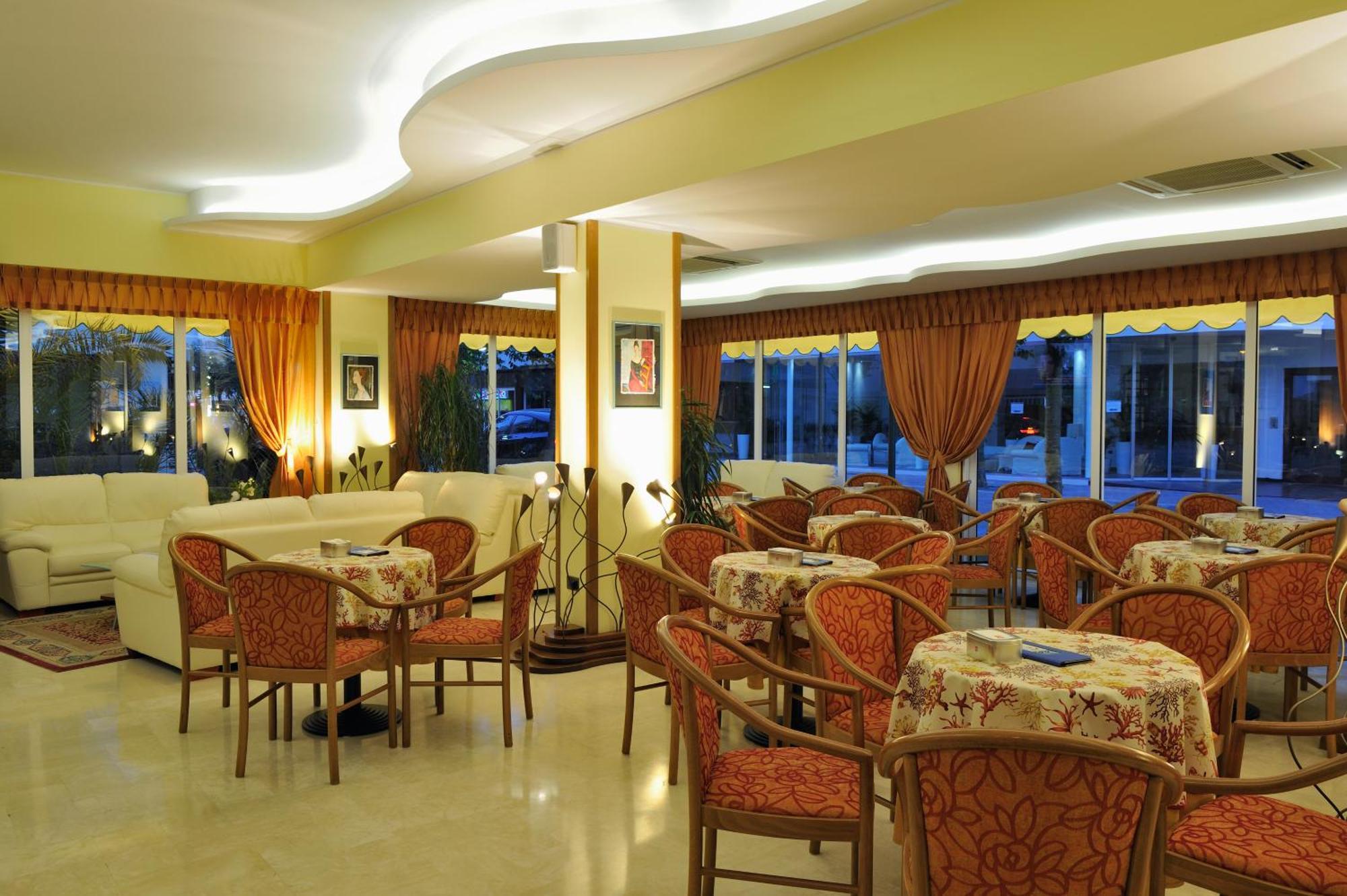 Hotel Al Prater Линяно Сабиадоро Екстериор снимка