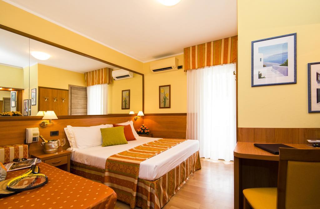 Hotel Al Prater Линяно Сабиадоро Екстериор снимка