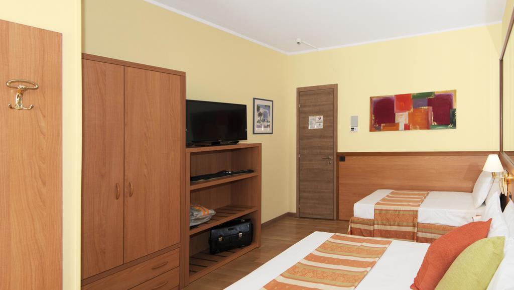 Hotel Al Prater Линяно Сабиадоро Екстериор снимка