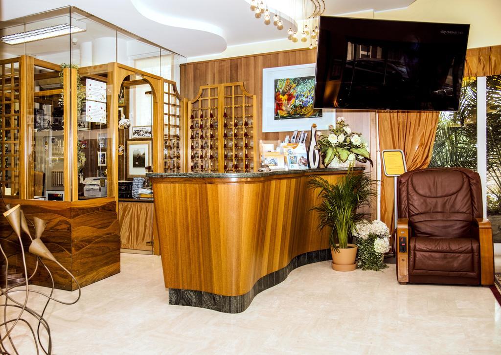 Hotel Al Prater Линяно Сабиадоро Екстериор снимка