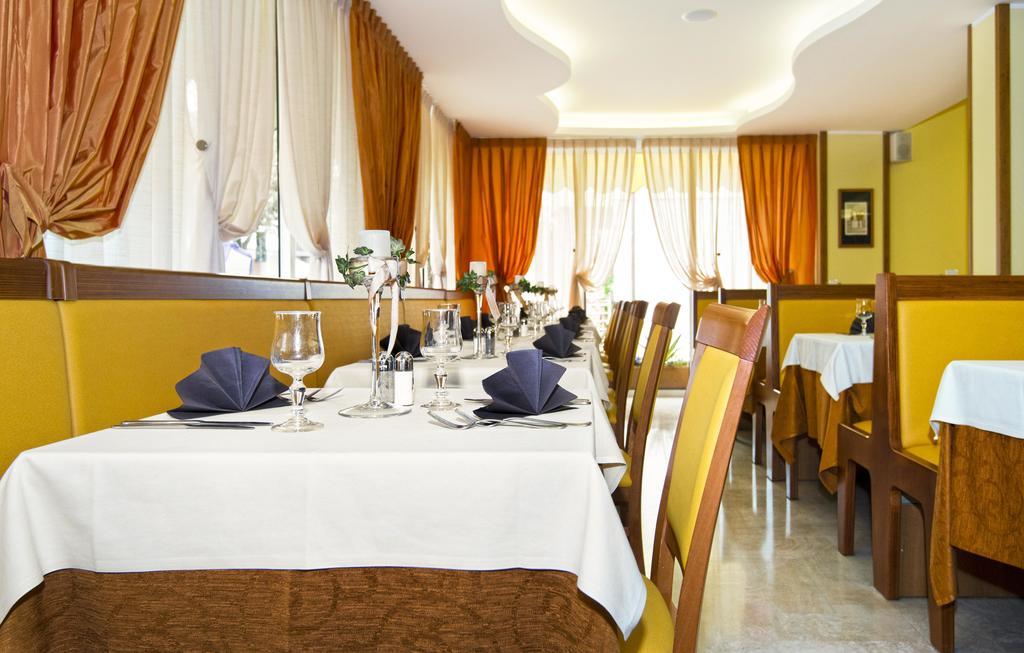 Hotel Al Prater Линяно Сабиадоро Екстериор снимка