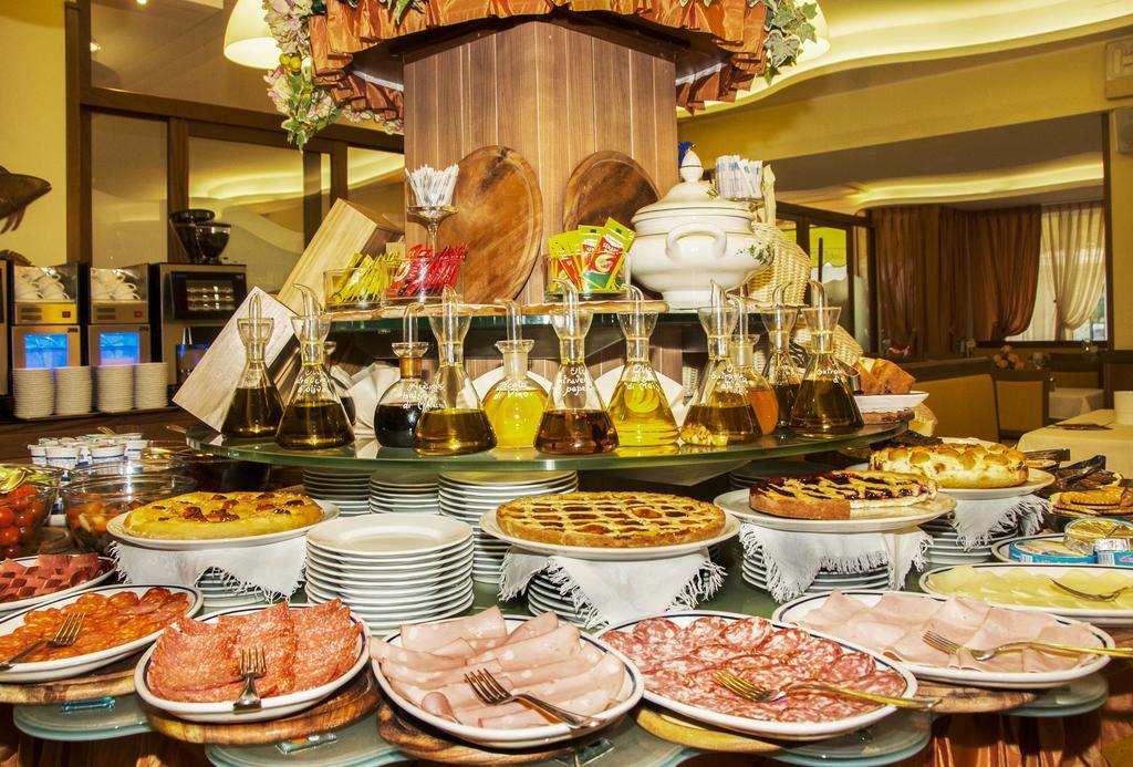 Hotel Al Prater Линяно Сабиадоро Екстериор снимка